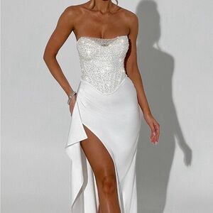Elegant Strapless White Wedding / Gala  Gown